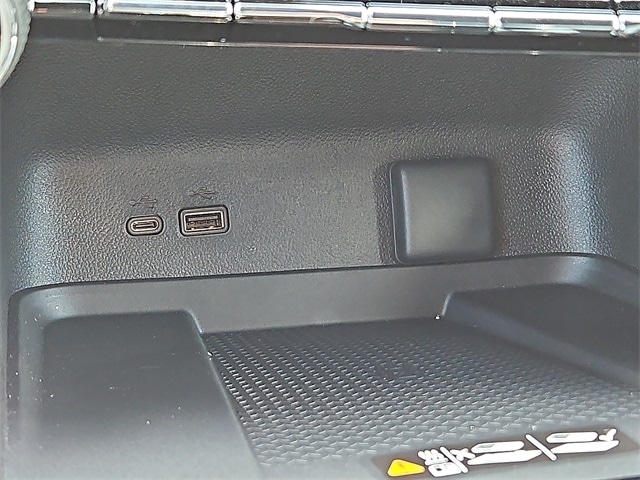 Thumbnail: 2025 Chevrolet Traverse - 20