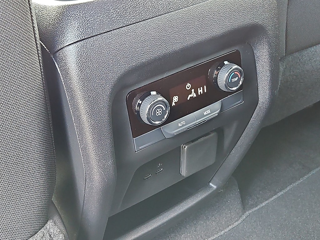 2025 Chevrolet Traverse LT - Photo 22