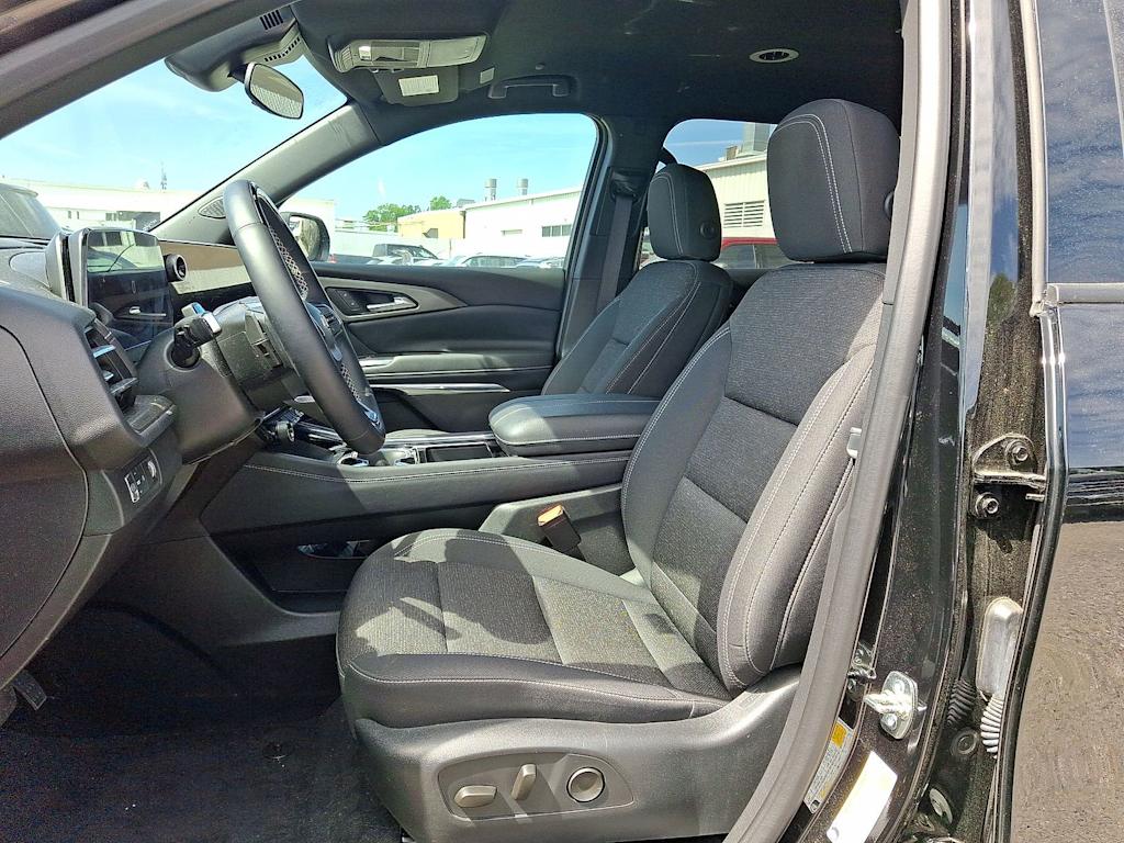 Thumbnail: 2025 Chevrolet Traverse - 8