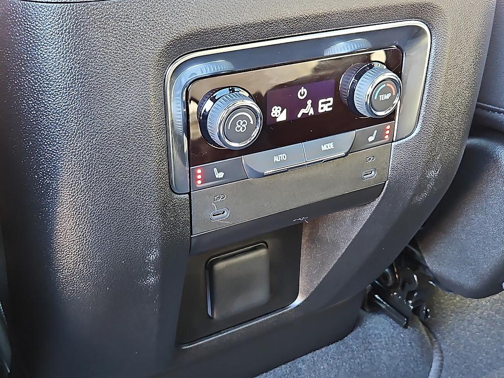 Thumbnail: 2026 Chevrolet Suburban - 21