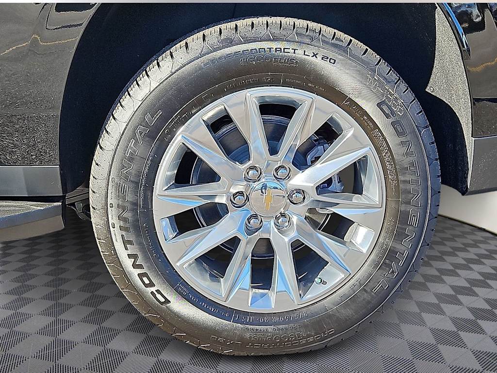 Thumbnail: 2026 Chevrolet Suburban - 6