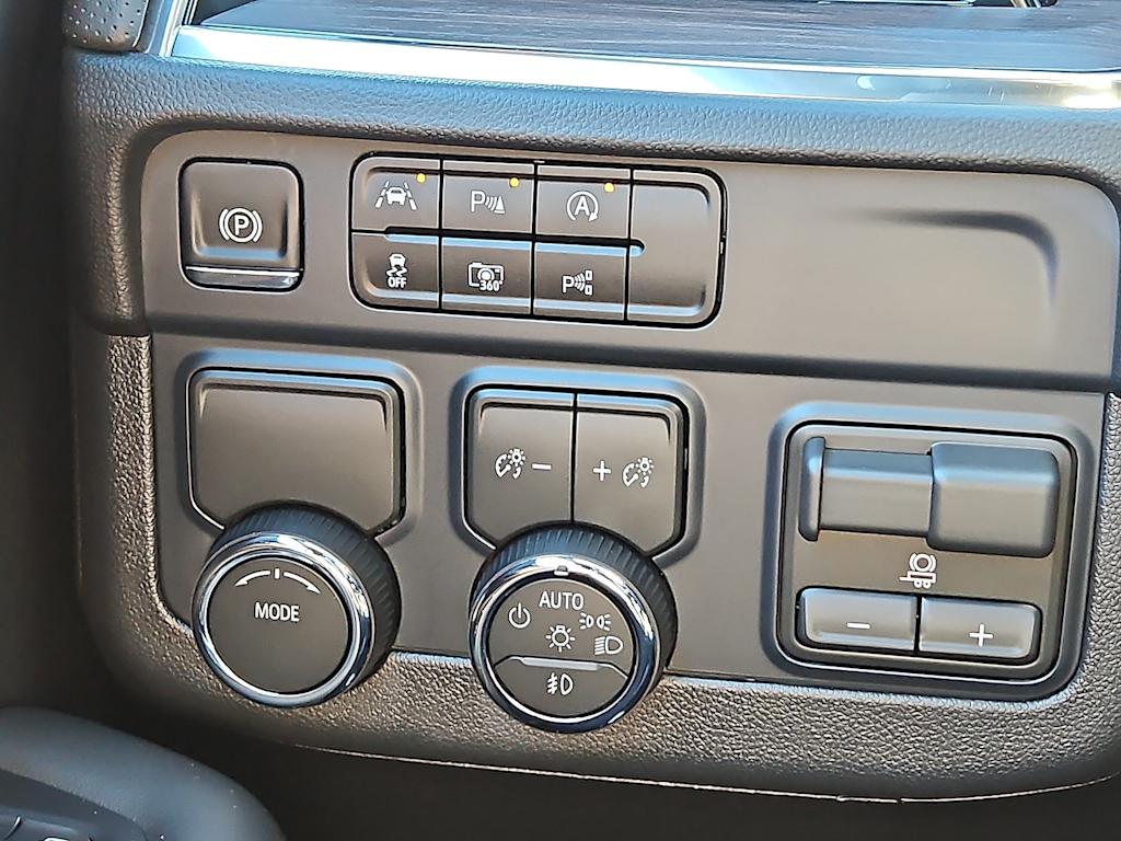 Thumbnail: 2026 Chevrolet Suburban - 19