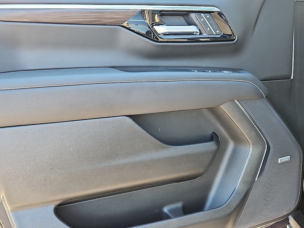 Thumbnail: 2026 Chevrolet Suburban - 12