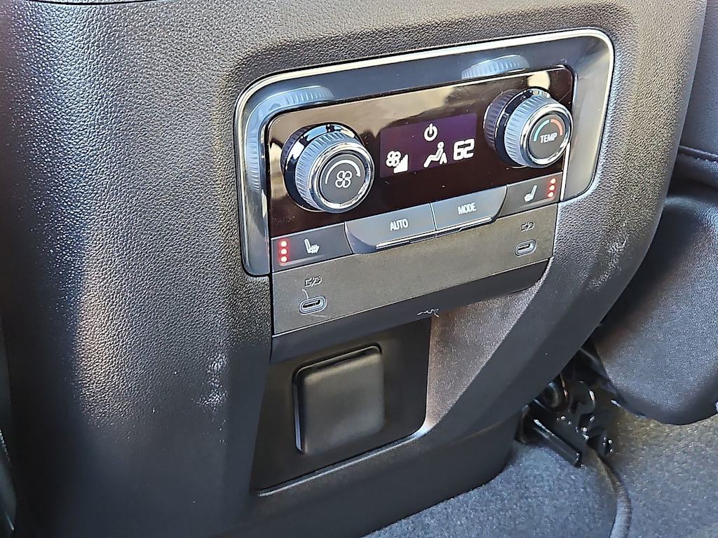 Thumbnail: 2026 Chevrolet Suburban - 21