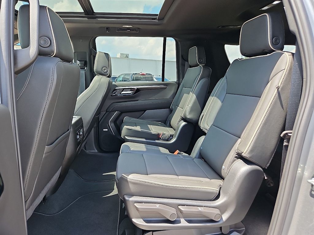Thumbnail: 2026 Chevrolet Suburban - 10