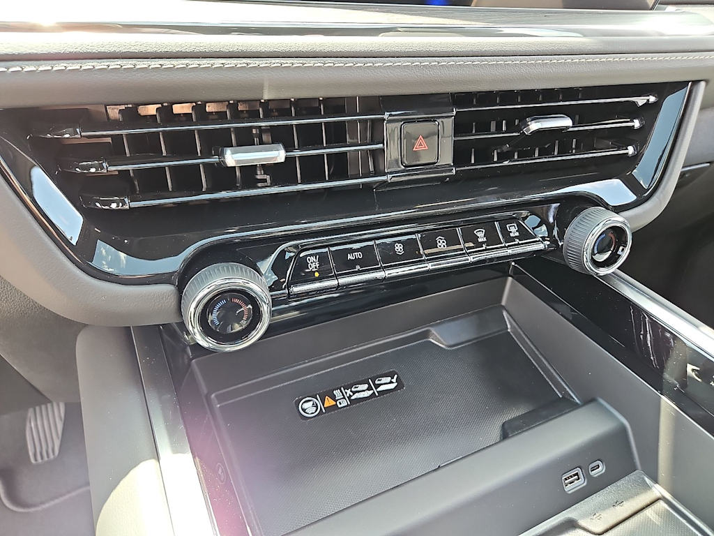 Thumbnail: 2026 Chevrolet Suburban - 19