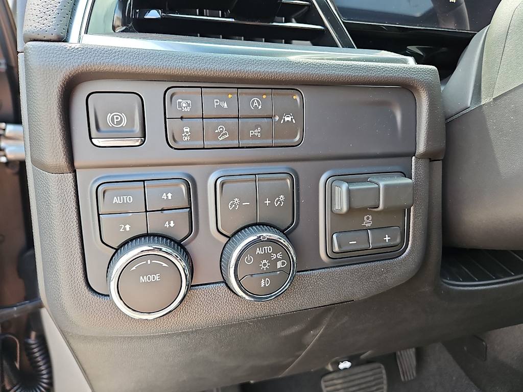 Thumbnail: 2026 Chevrolet Suburban - 23