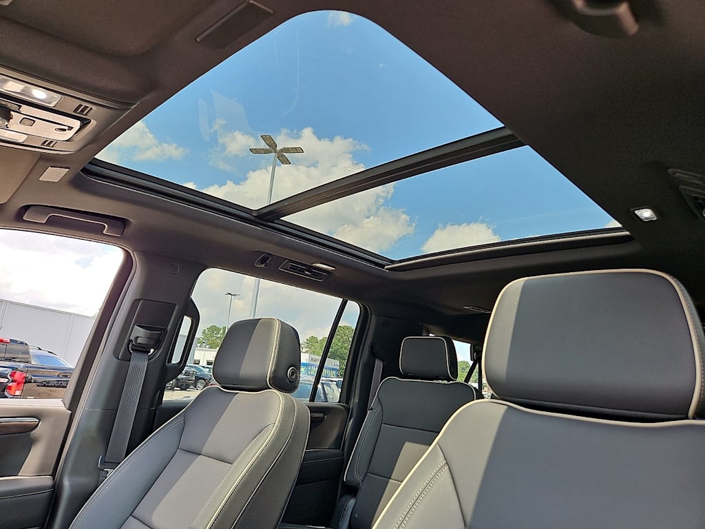 Thumbnail: 2026 Chevrolet Suburban - 18