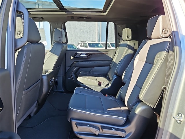 Thumbnail: 2026 Chevrolet Suburban - 10