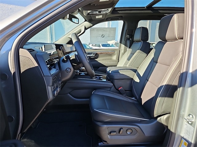 Thumbnail: 2026 Chevrolet Suburban - 9