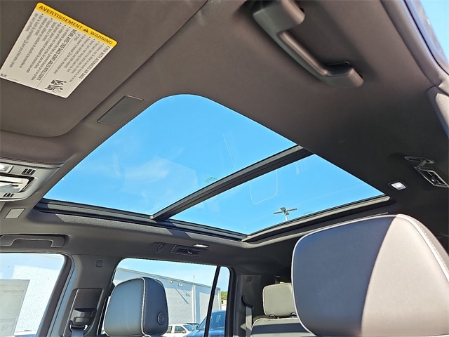 Thumbnail: 2026 Chevrolet Suburban - 17