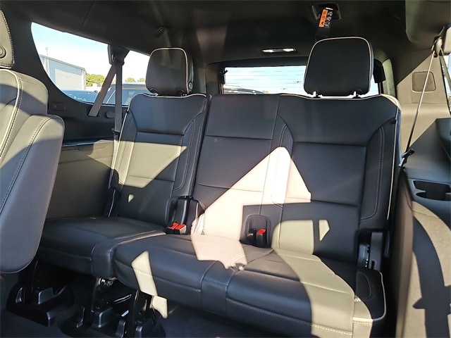 Thumbnail: 2026 Chevrolet Suburban - 15