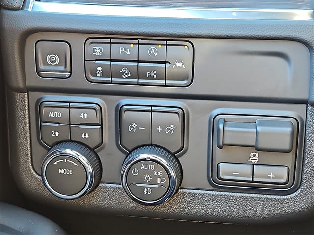 Thumbnail: 2026 Chevrolet Suburban - 23