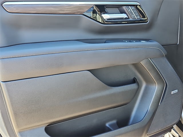 Thumbnail: 2026 Chevrolet Suburban - 16