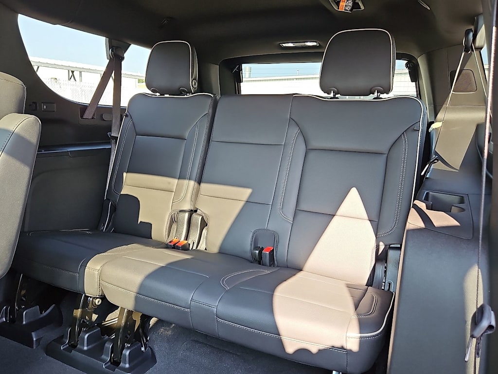 Thumbnail: 2026 Chevrolet Suburban - 15