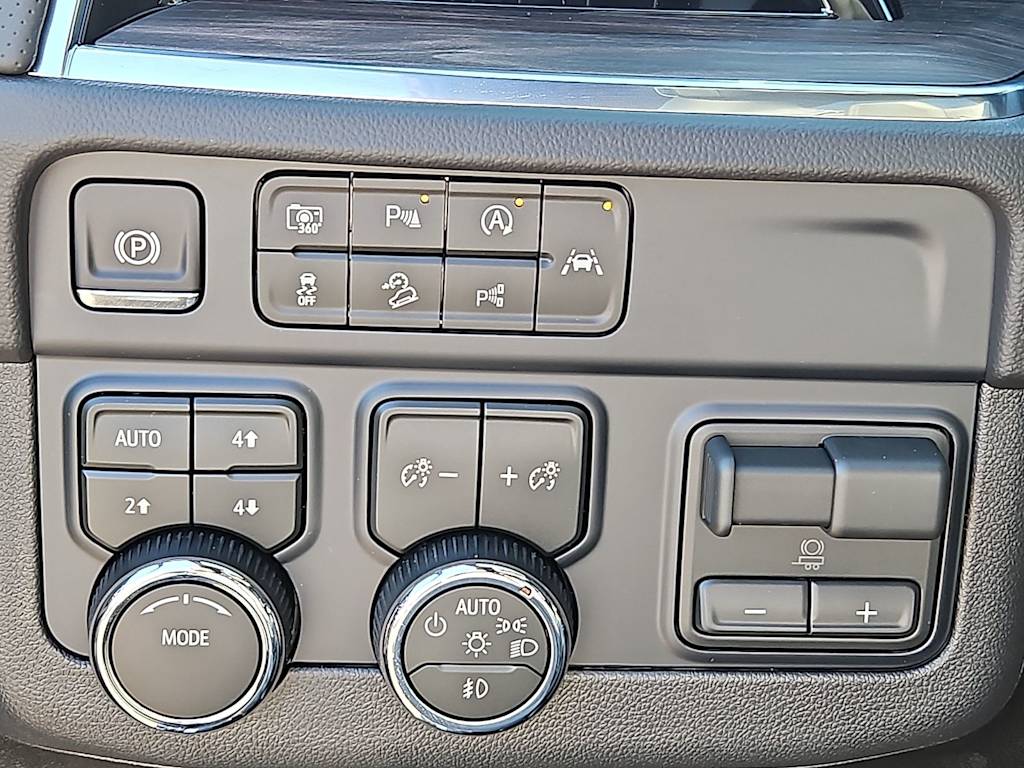 Thumbnail: 2026 Chevrolet Suburban - 24