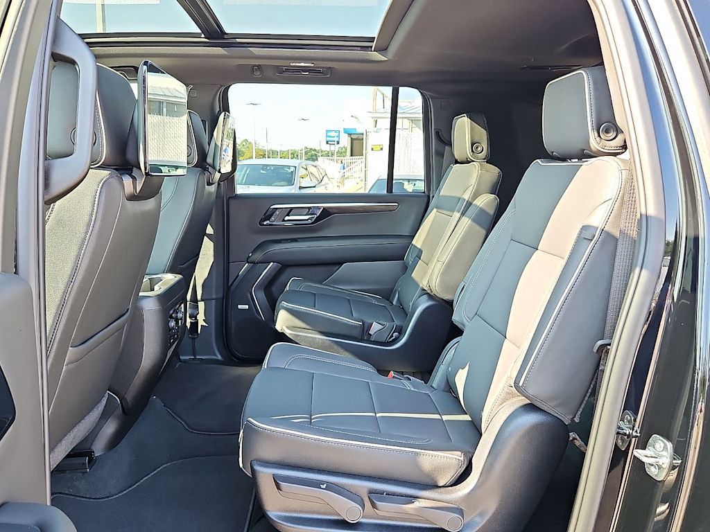 Thumbnail: 2026 Chevrolet Suburban - 9