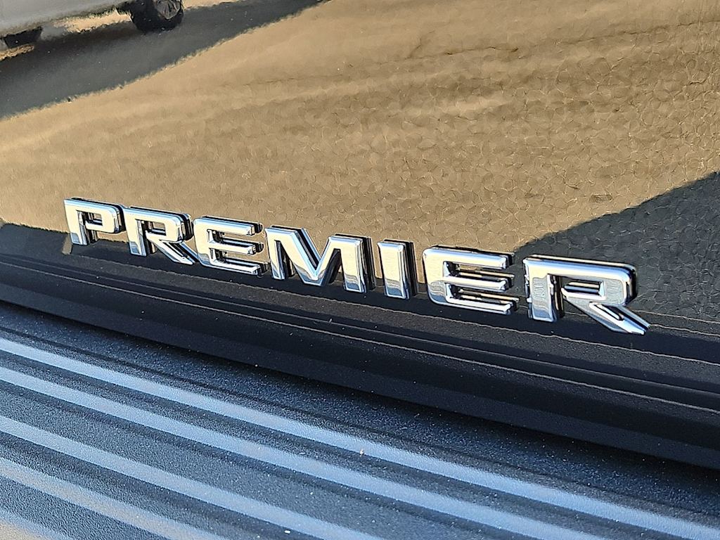 Thumbnail: 2026 Chevrolet Suburban - 25