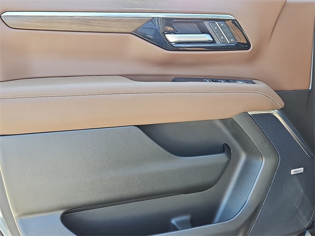 Thumbnail: 2025 Chevrolet Suburban - 17