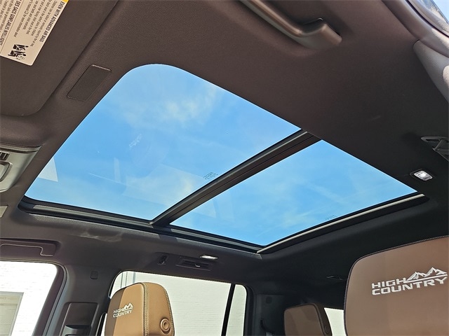 Thumbnail: 2025 Chevrolet Suburban - 18