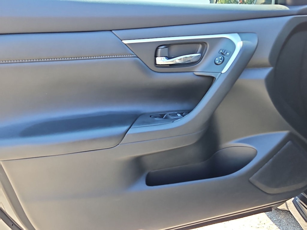 Thumbnail: 2016 Nissan Altima - 34