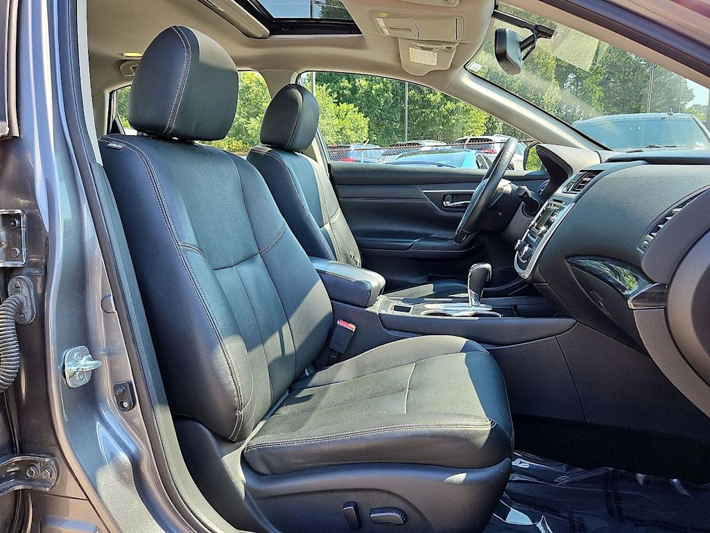 Thumbnail: 2016 Nissan Altima - 10