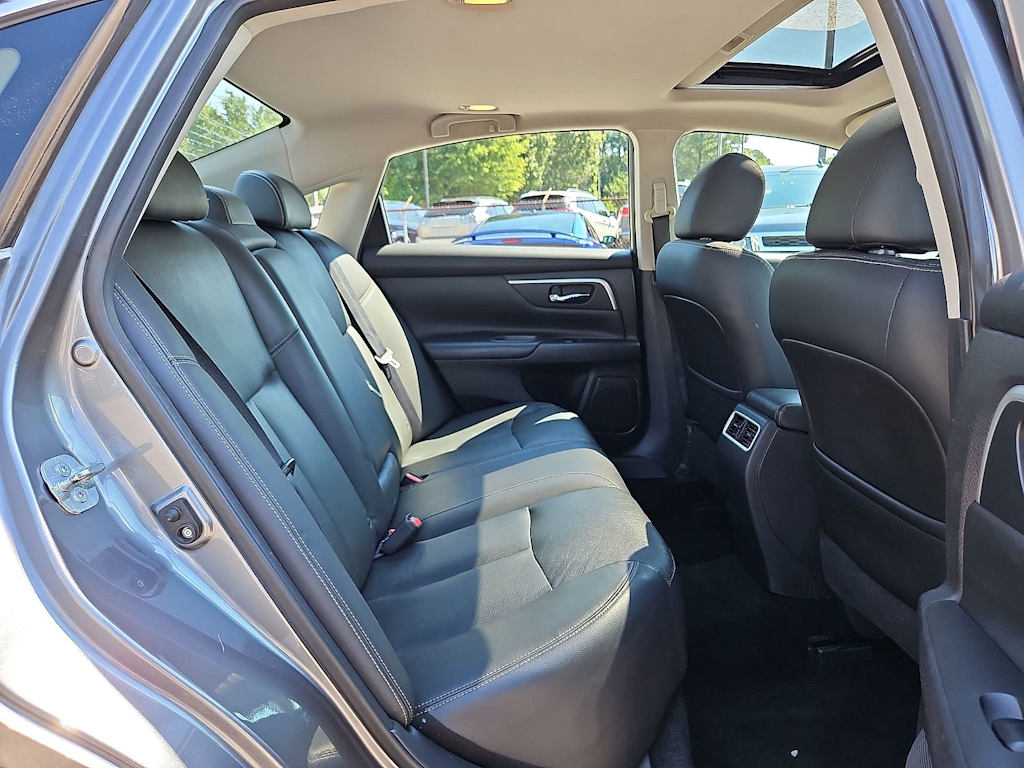 Thumbnail: 2016 Nissan Altima - 37