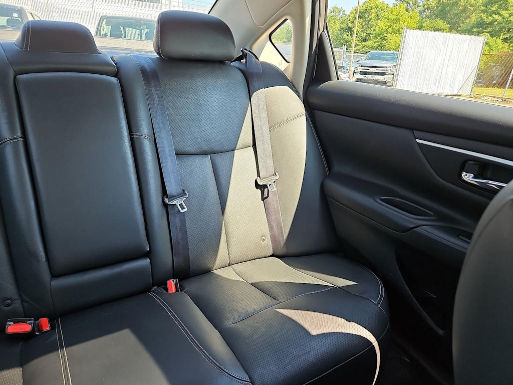 Thumbnail: 2016 Nissan Altima - 26