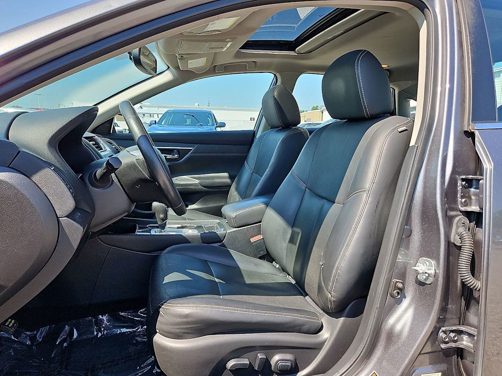 Thumbnail: 2016 Nissan Altima - 9