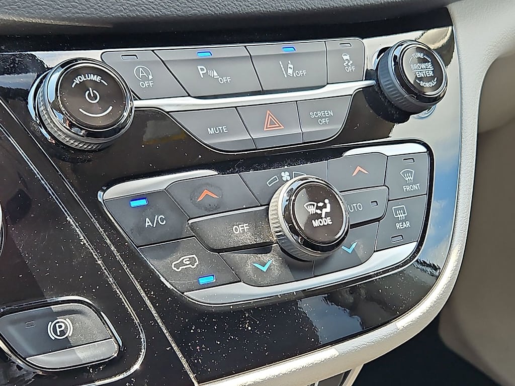 Thumbnail: 2024 Chrysler Pacifica - 30