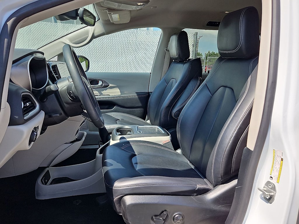 Thumbnail: 2024 Chrysler Pacifica - 9