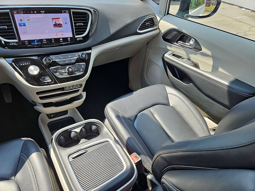 Thumbnail: 2024 Chrysler Pacifica - 15