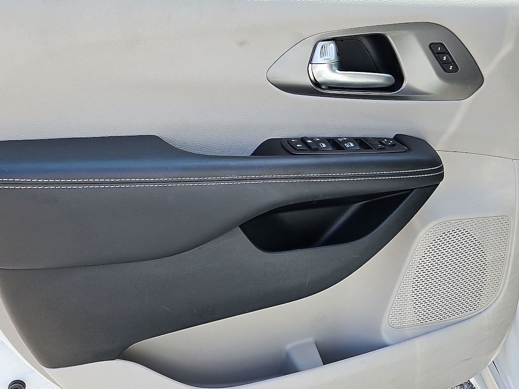 Thumbnail: 2024 Chrysler Pacifica - 31