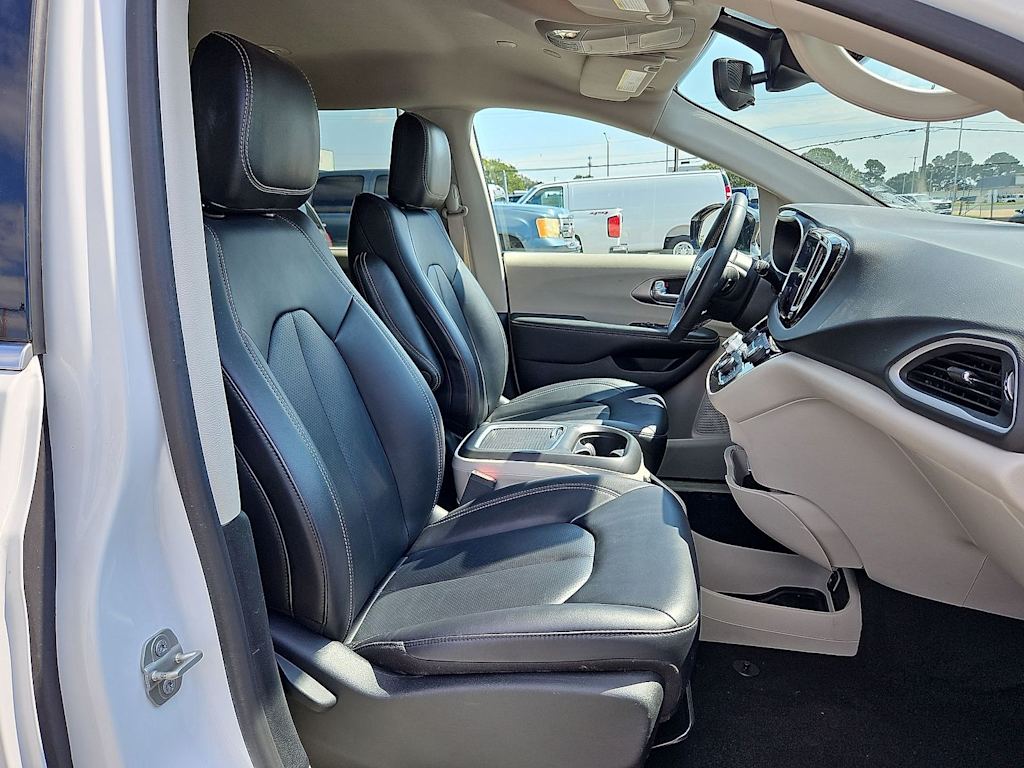 Thumbnail: 2024 Chrysler Pacifica - 10