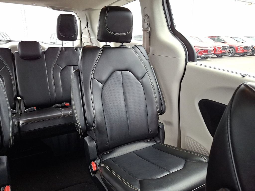 Thumbnail: 2023 Chrysler Pacifica - 23