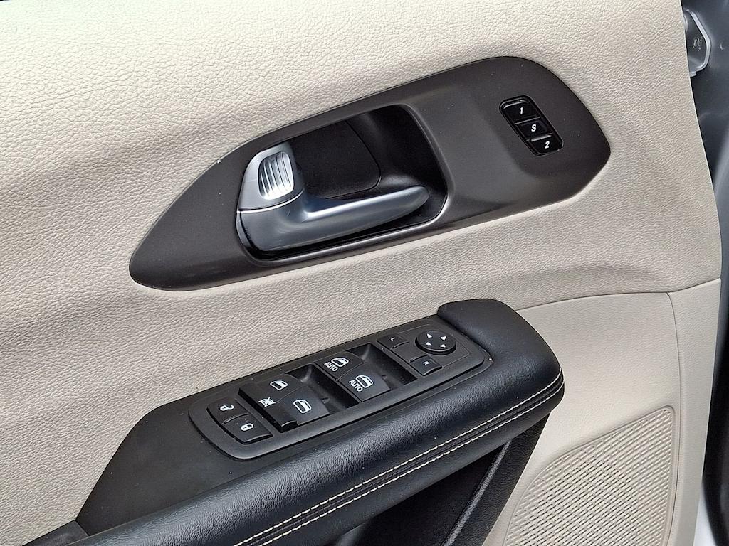 Thumbnail: 2023 Chrysler Pacifica - 29