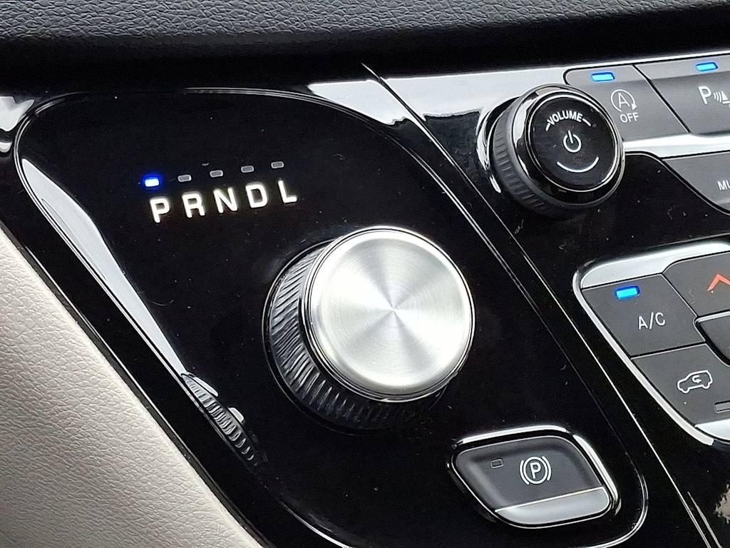 Thumbnail: 2023 Chrysler Pacifica - 12