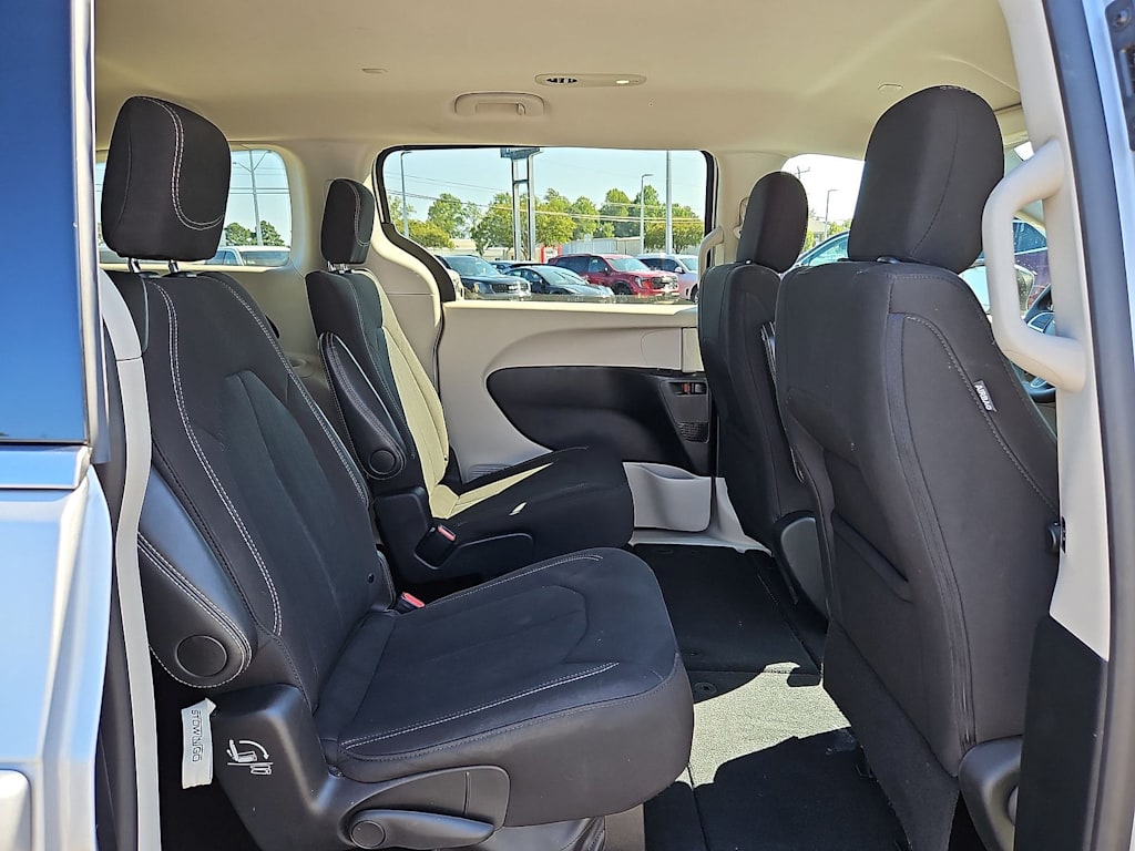 Thumbnail: 2024 Chrysler Voyager - 34