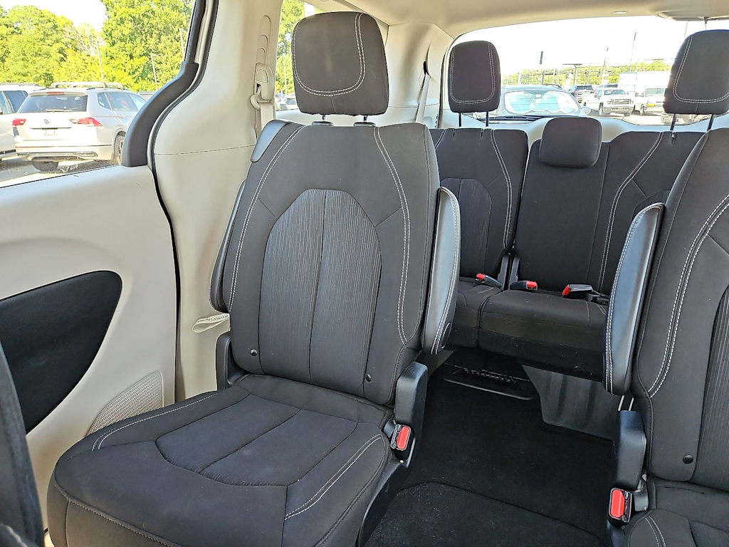 Thumbnail: 2024 Chrysler Voyager - 12