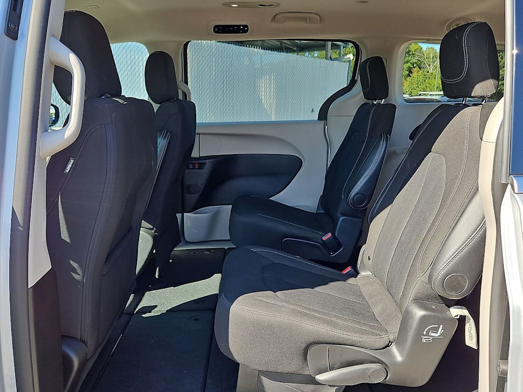 Thumbnail: 2024 Chrysler Voyager - 33