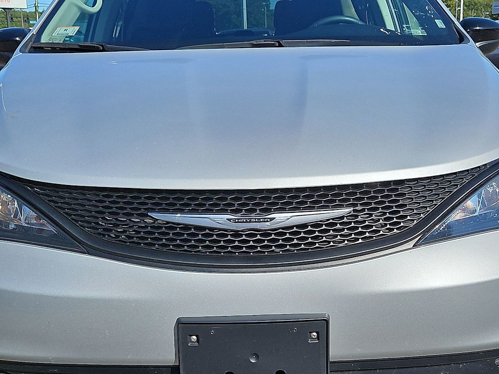 Thumbnail: 2024 Chrysler Voyager - 7