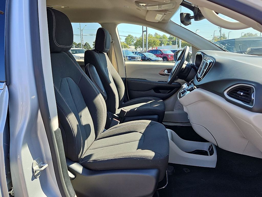 Thumbnail: 2024 Chrysler Voyager - 11