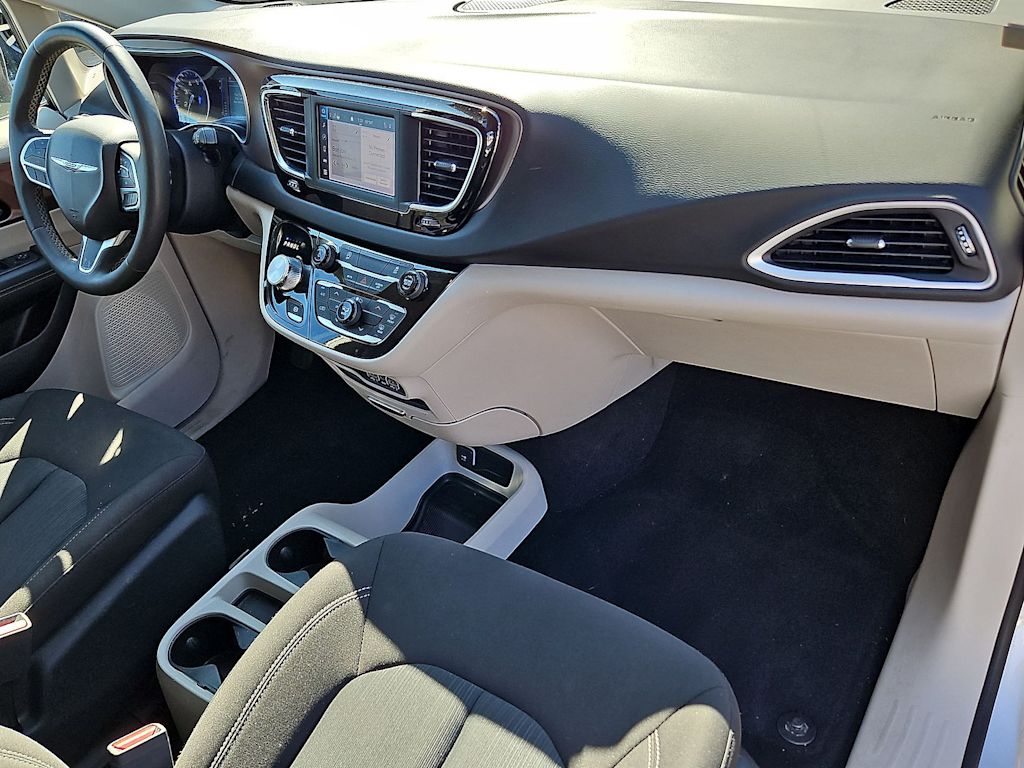 Thumbnail: 2024 Chrysler Voyager - 35
