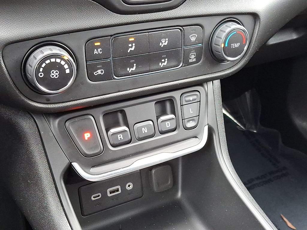 Thumbnail: 2020 GMC Terrain - 31