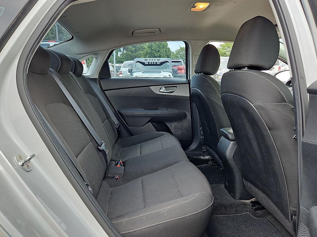 Thumbnail: 2020 Kia Forte - 32