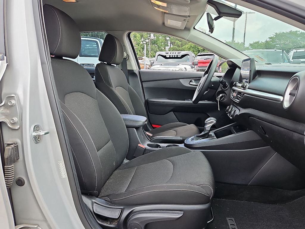 Thumbnail: 2020 Kia Forte - 10