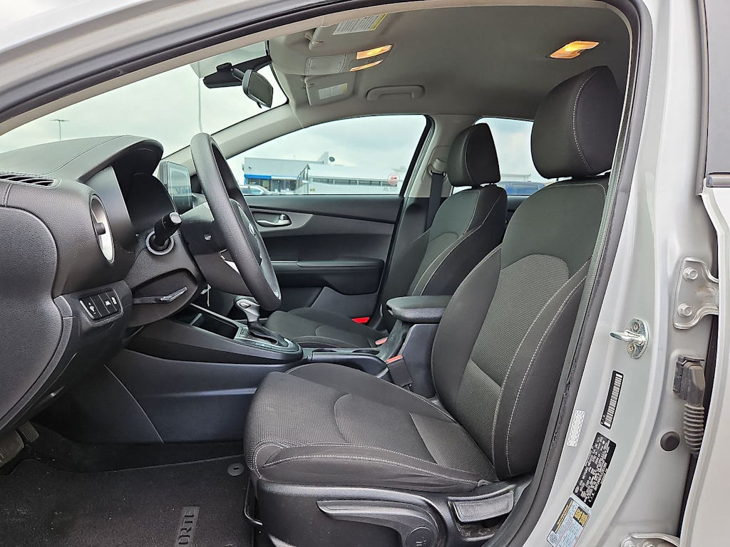 Thumbnail: 2020 Kia Forte - 9