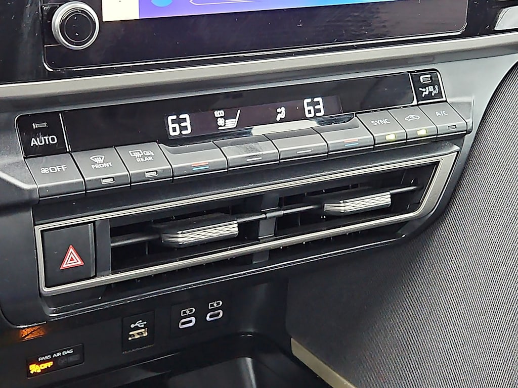 Thumbnail: 2025 Toyota Camry - 32