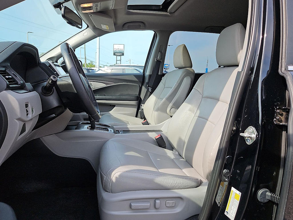 Thumbnail: 2018 Honda Pilot - 9
