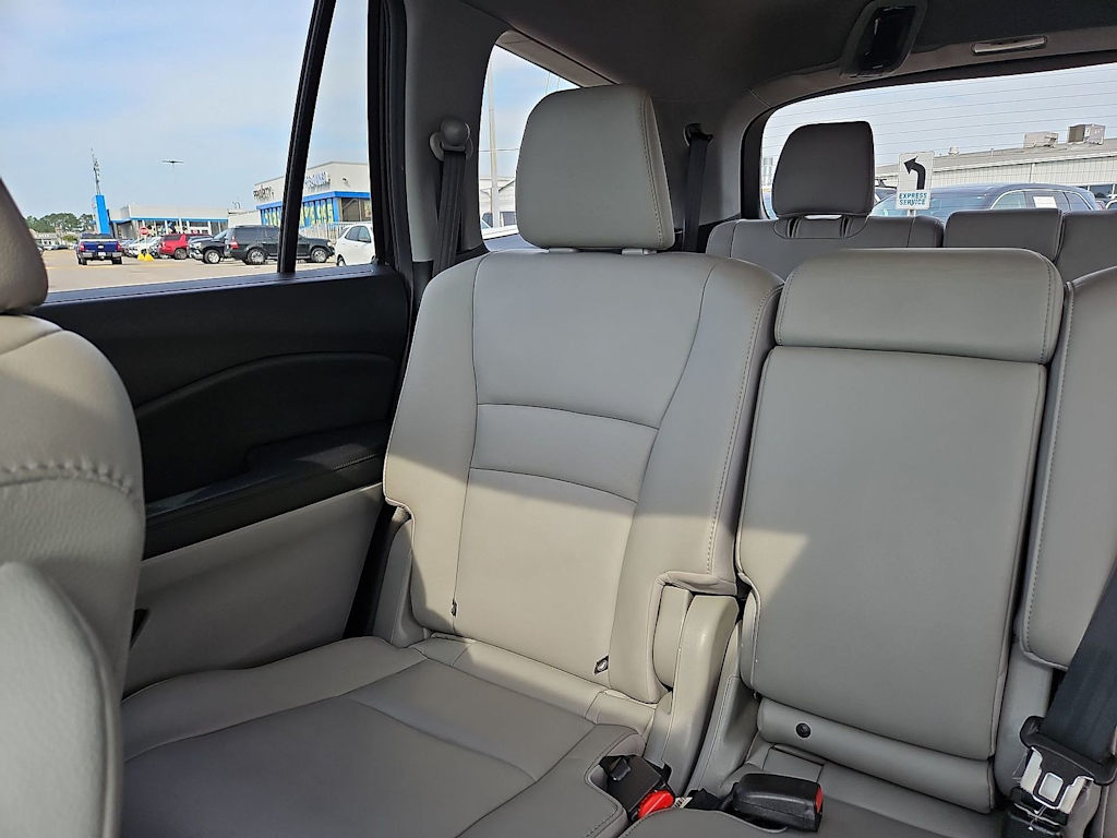 Thumbnail: 2018 Honda Pilot - 11